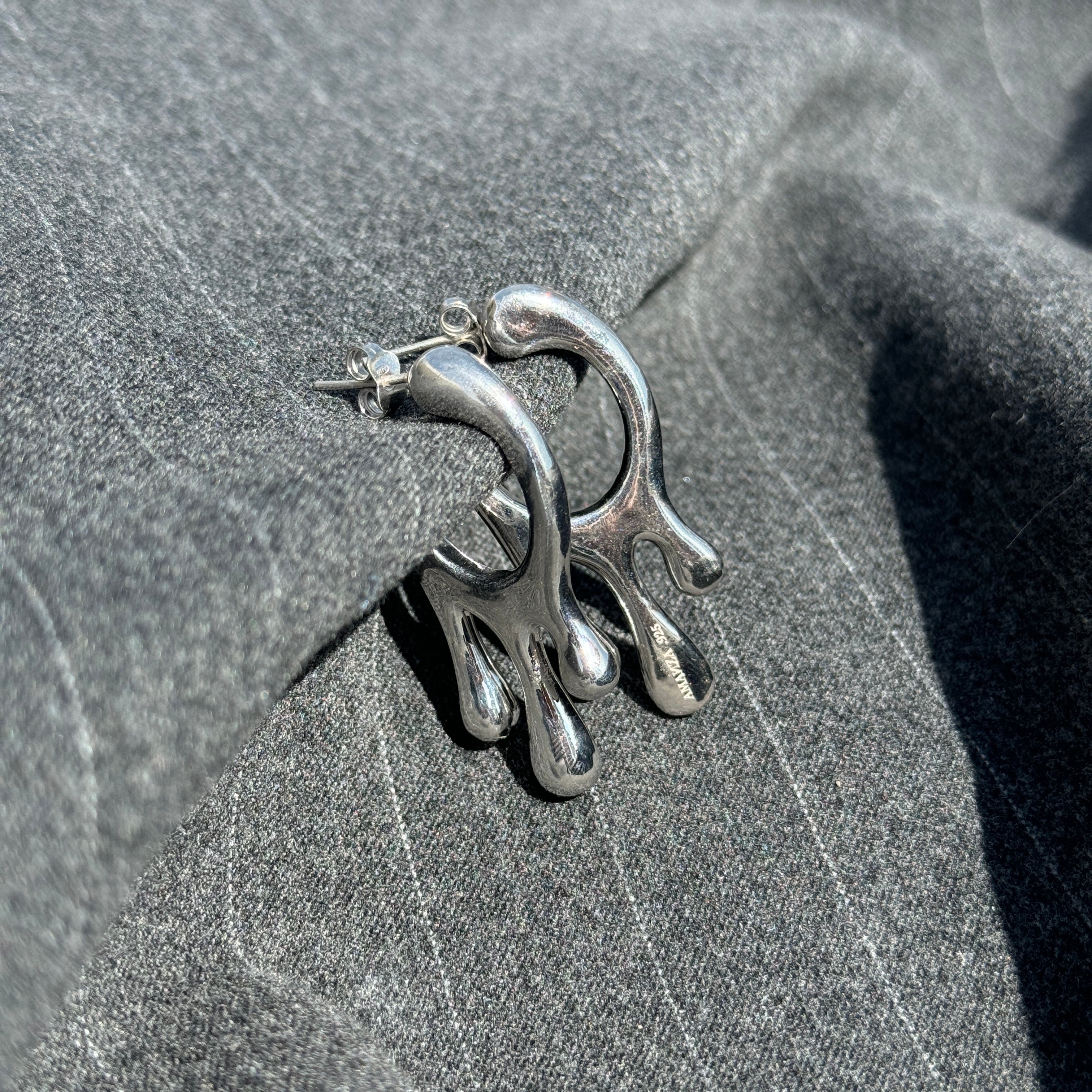 SPIRA EARRINGS - anillo de plata sterling .925 con baño de oro 14K, AMANZA Jewelry