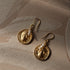 SEGOVIA JUPITER PEARL EARRINGS - anillo de plata sterling .925 con baño de oro 14K, AMANZA Jewelry